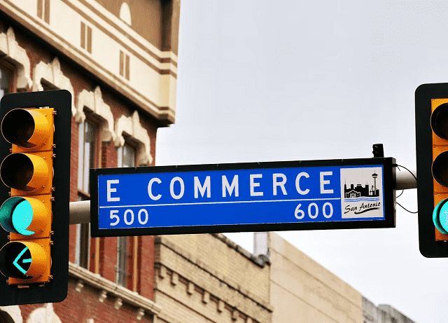 Two traffic lights and a street sign that says e-Commerce